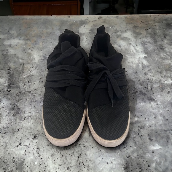 Steve Madden black stretch sneaker. Super comfy. SZ 6.5 - Picture 2 of 10